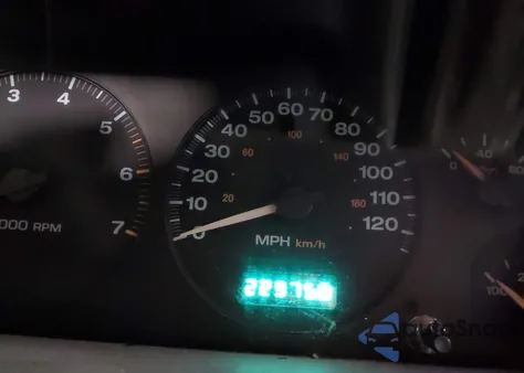 1999 Jeep Grand Cherokee Laredo z USA, uszkodzony, nr VIN 1J4GW58S6XC565002